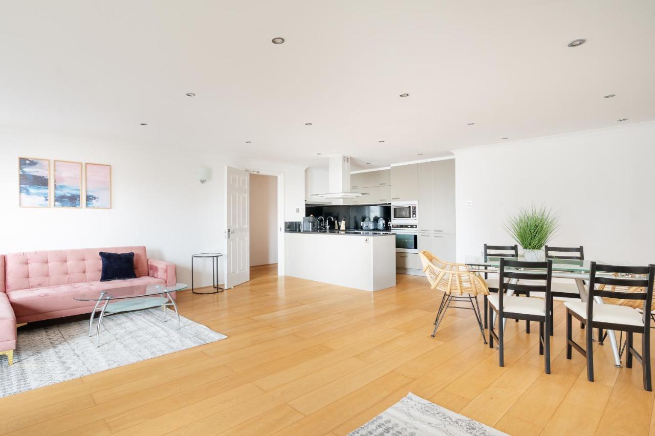 Appartement Riverside Two Bedroom In Canary Wharf Londres