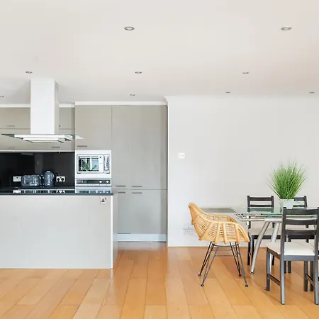 Riverside Two Bedroom Apartment In Canary Wharf Londres Extérieur photo